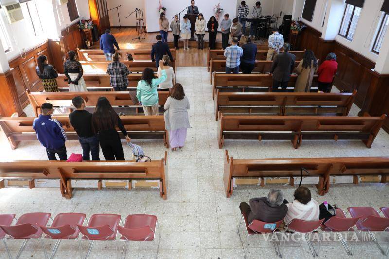 $!Representantes de iglesias, instituciones y sociedad civil participaron en el acto conmemorativo, donde se llamó a fortalecer el trabajo comunitario en favor de las víctimas de violencia.