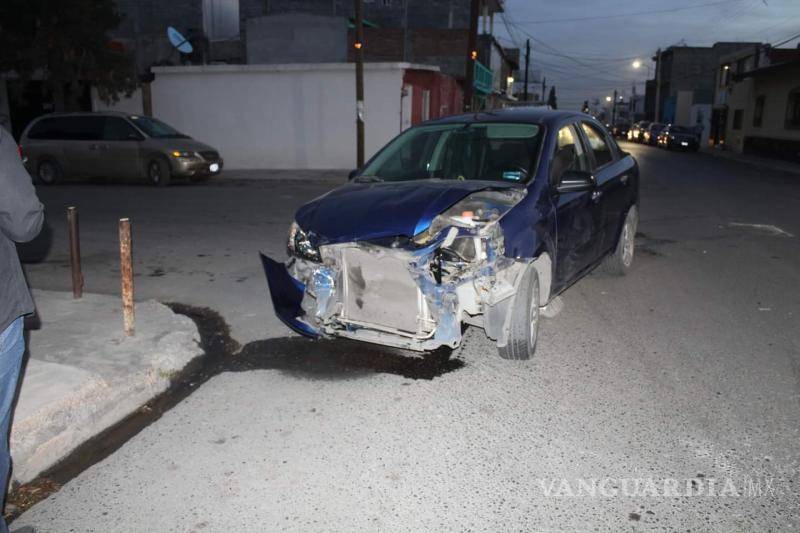 $!Los daños materiales del accidente suscitado en la colonia Topochico ascienden los 40 mil pesos.