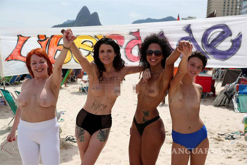 $!Mujeres en toples protestan en Río de Janeiro contra la censura en el arte