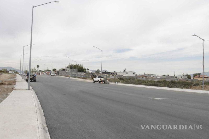 $!Usuarios critican estrechez de banquetas y la falta de medidas de seguridad en las nuevas conexiones viales.