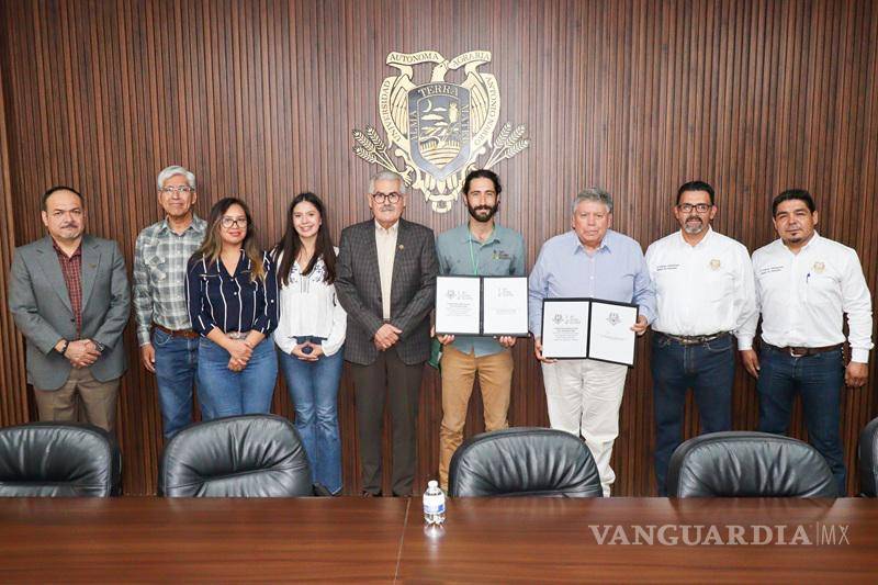 $!Autoridades académicas de la UAAAN y representantes de Sky Island Alliance participaron como testigos durante la formalización del acuerdo en la sala de juntas de Rectoría.