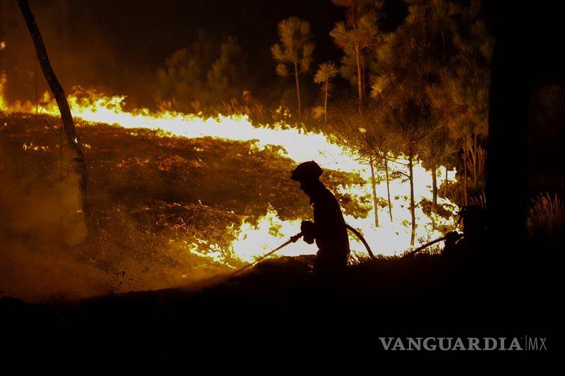 $!Más de tres mil bomberos luchan contra siete grandes incendios en Portugal