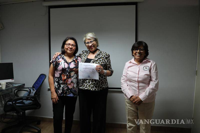 $!Profesionales del refugio participan en la sesión sobre salud mental y adicciones en mujeres víctimas de violencia.