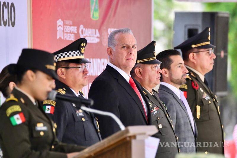 $!Autoridades militares y civiles presentes en la ceremonia, incluyendo el General de División D.E.M. Eufemio Alberto Ibarra Flores y el comisario José Luis Sedano Ramírez.