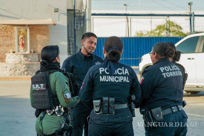 $!En entrevista, Flores destacó que el modelo de policía de proximidad busca fortalecer el vínculo entre ciudadanía y corporaciones.