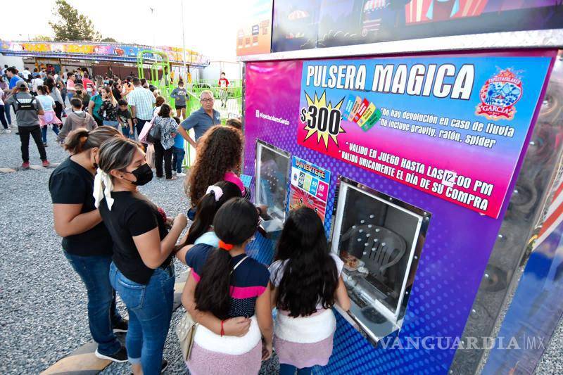 $!Para disfrutar de las atracciones hay que comprar una pulsera con un valor de 300 pesos.