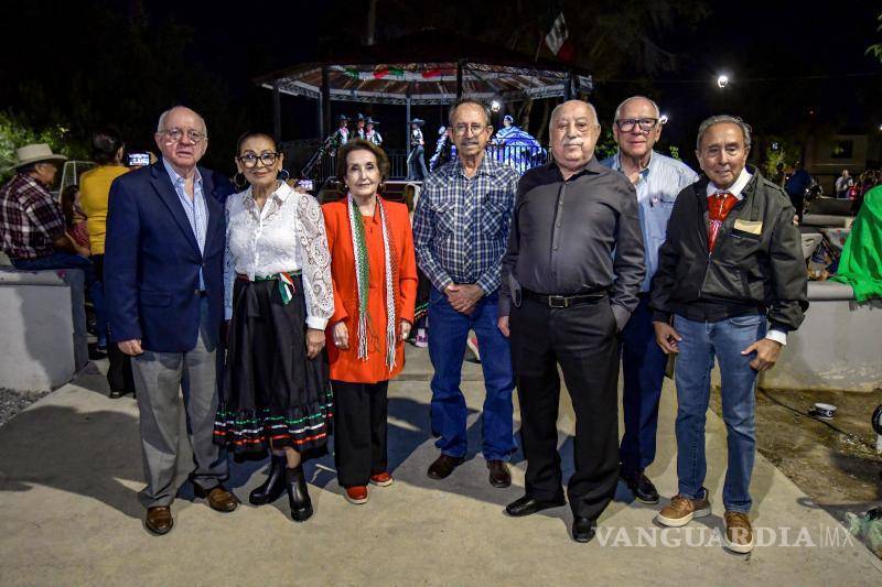 $!El presidente del comité vecinal, Renato Garza, destacó la importancia de la organización ciudadana para mantener y mejorar los espacios públicos, donde cada vecino aporta recursos, tiempo o ideas para el beneficio colectivo.