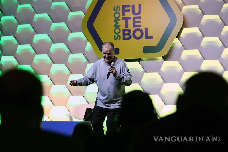 $!Asegura Marcelo Bielsa que es un”jugador frustrado”