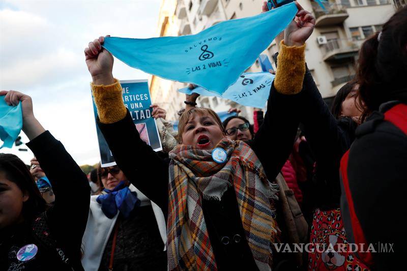 $!Celebran misa por &quot;las dos vidas&quot; en medio de debate por aborto en Argentina