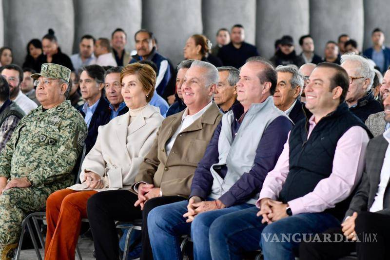 $!Autoridades estatales y municipales en la ceremonia de inauguración del esperado Giro Independencia.