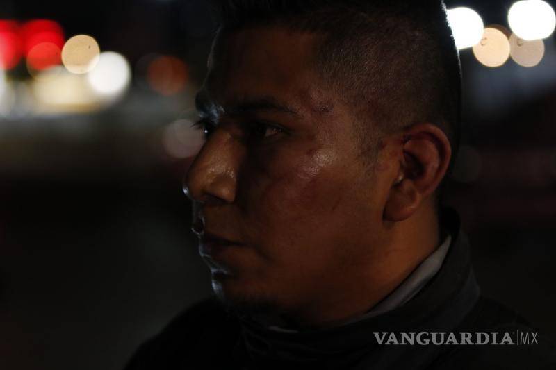 $!Oficial herido durante la manifestación.