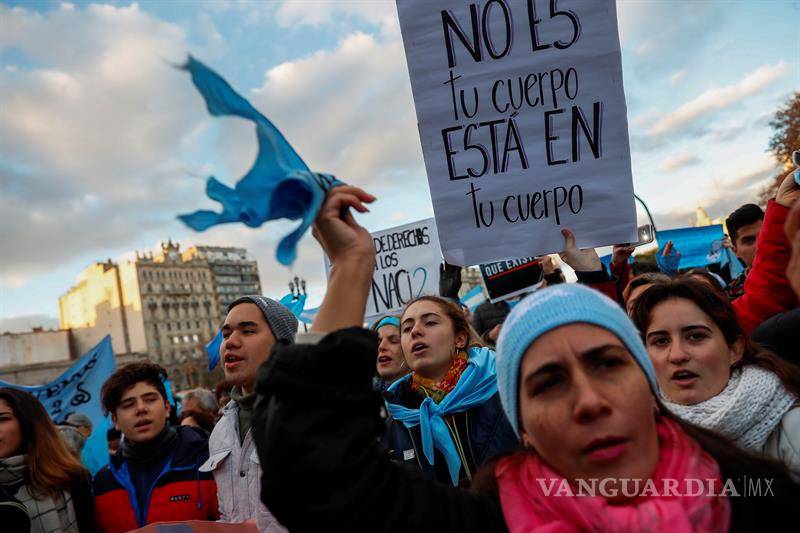 $!Celebran misa por &quot;las dos vidas&quot; en medio de debate por aborto en Argentina