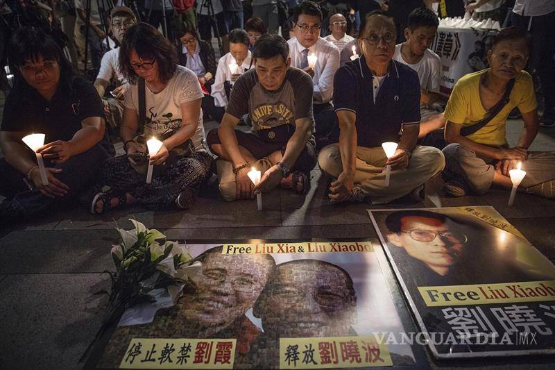 $!154 premios Nobel piden a China que permita salir a Liu Xiaobo
