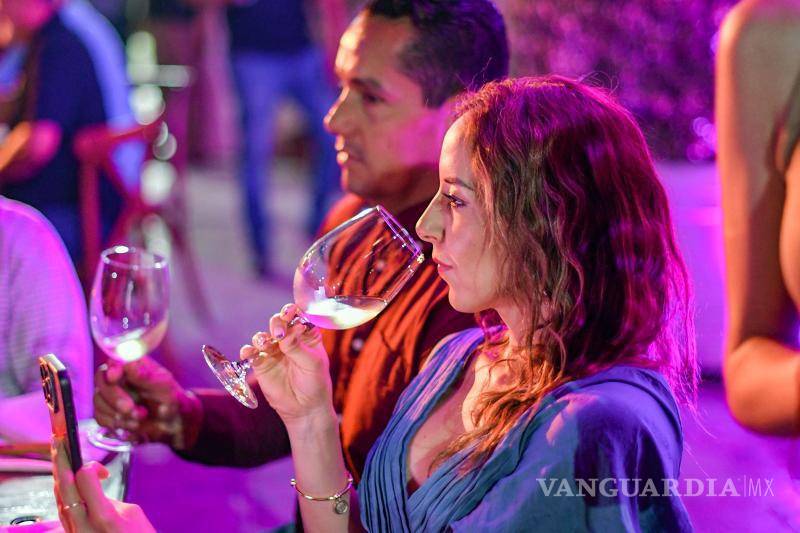 $!Comensales disfrutarán esta noche de la gran clausura de Vive Tu Centro en la explanada del Archivo Municipal de Saltillo.