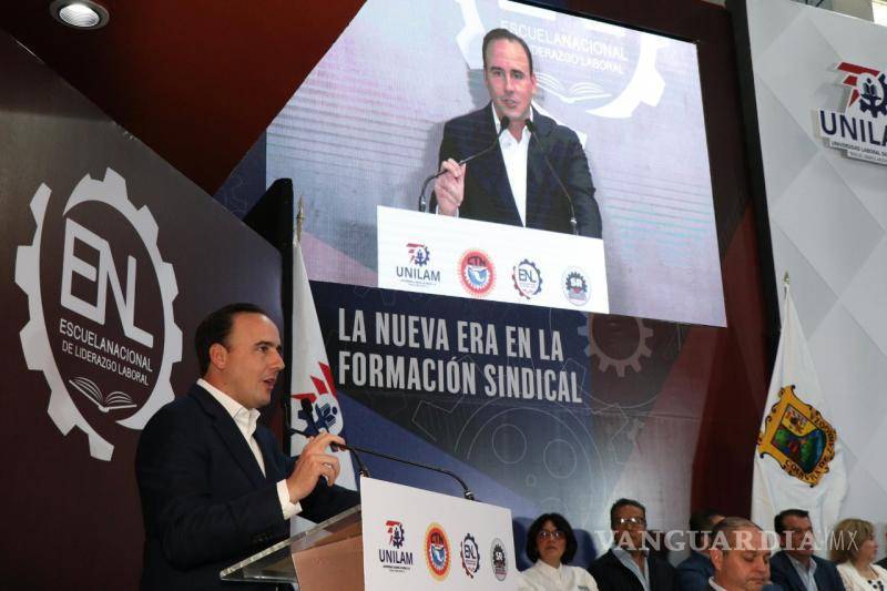 $!El gobernador Manolo Jiménez advirtió que en Coahuila no se permitirá la intromisión de sindicatos que pongan en riesgo la paz laboral ni el desarrollo económico del estado.