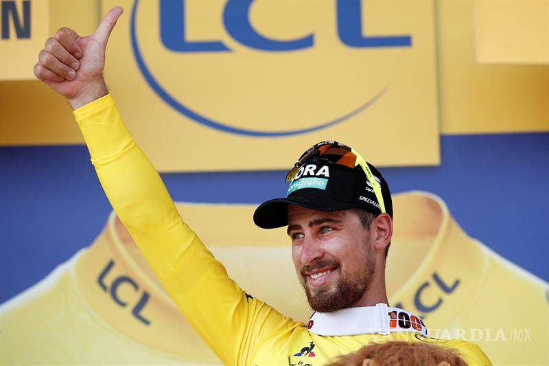 $!Peter Sagan se salva del caos y se viste de amarillo