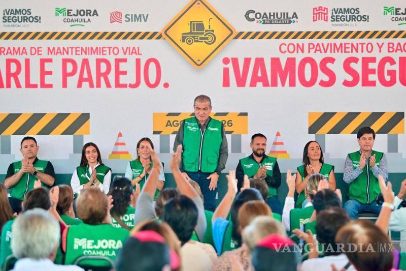 $!Miguel Ángel Riquelme Solís puso en marcha una nueva jornada del programa “A Darle Parejo” en el suroriente de Torreón.