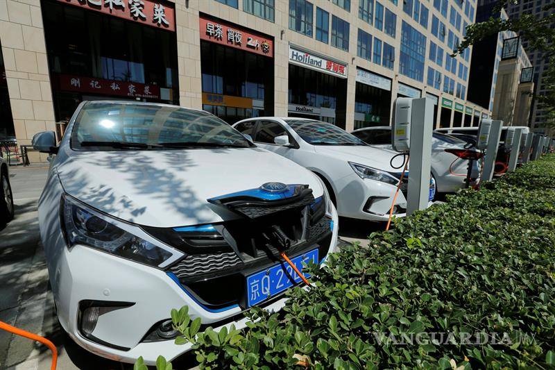 $!China desarrollará vehículos inteligentes y prohibirá autos de gasolina