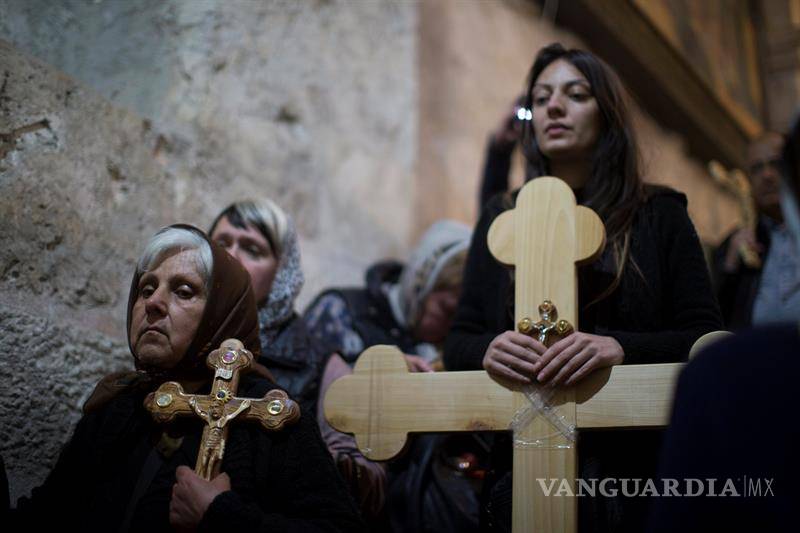 $!Miles de cristianos siguen los pasos de Jesús por el Via Crucis en Jerusalén