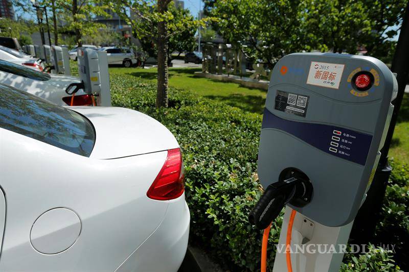 $!China desarrollará vehículos inteligentes y prohibirá autos de gasolina