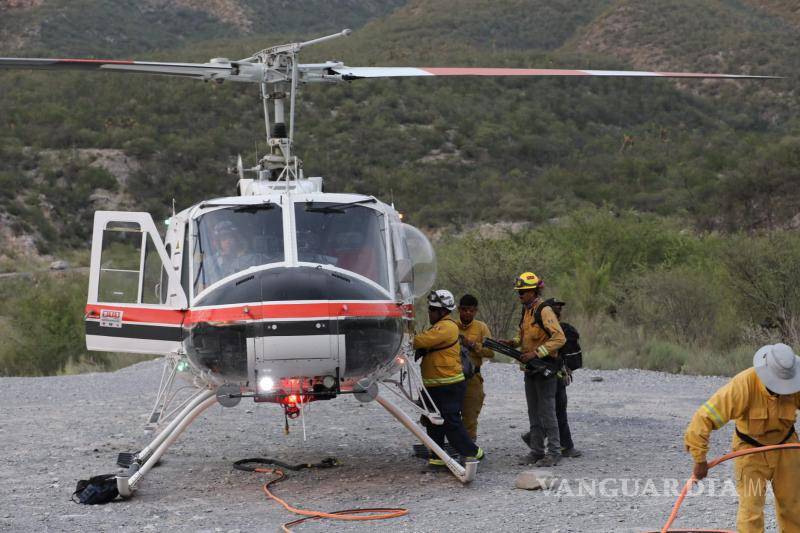 $!En las labores han participado tres helicópteros, dos de PCNL y uno de Protección Civil de Santiago.