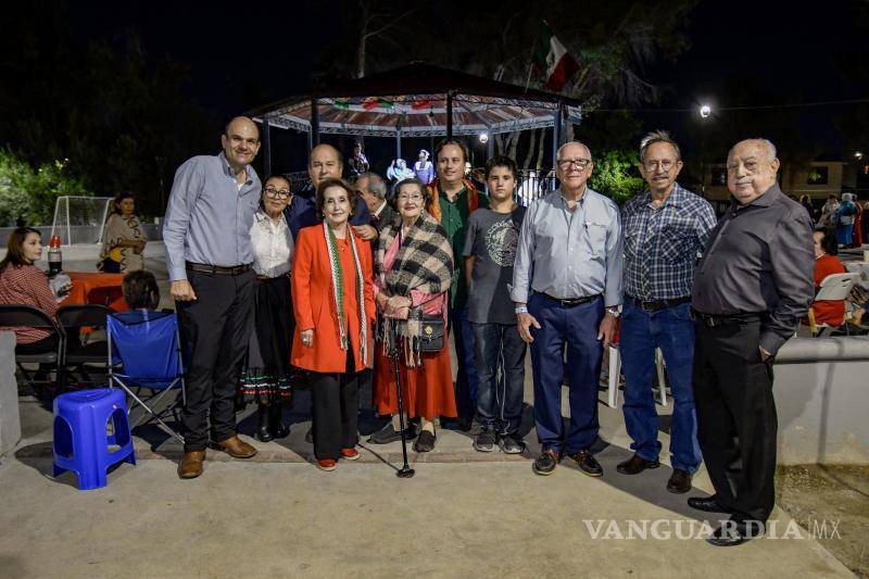 $!La organización vecinal ha buscado apoyos externos en dependencias municipales, estatales y empresas privadas, con el objetivo de reparar la infraestructura de la plaza, como el techo del kiosco y otras áreas comunes.