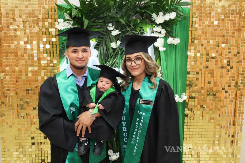 $!Estudiantes de seis municipios culminaron su formación en la UTRCC durante una ceremonia memorable.