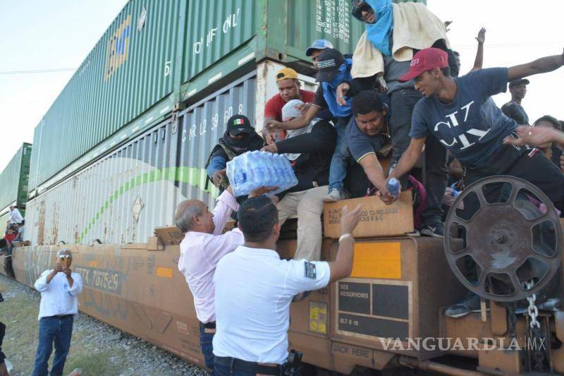 $!Buscando cruzar a Estados Unidos, pasó por Monclova el grupo de migrante.