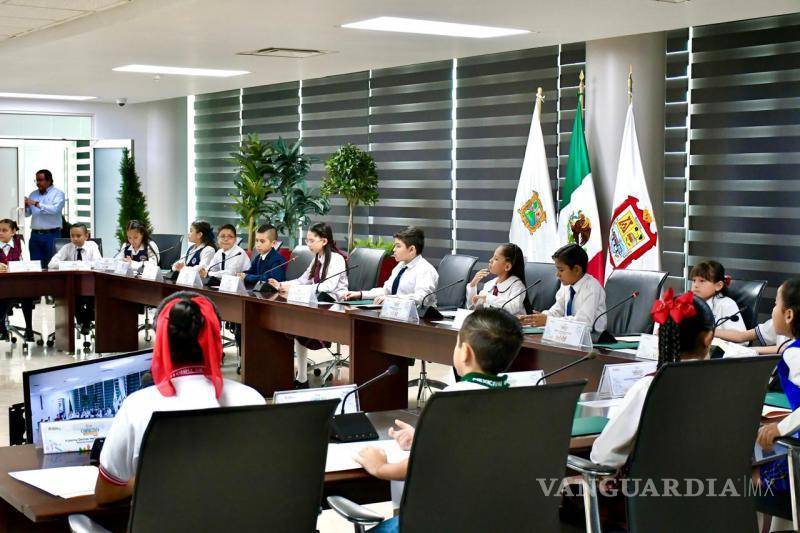 $!Los jovencitos expresaron sus propuestas en la mesa de cabildo.