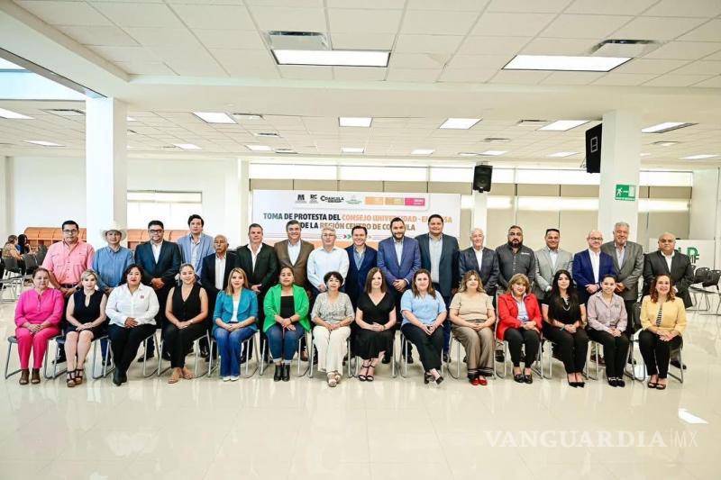 $!Representantes del gobierno, academia y sector productivo durante el acto protocolario.