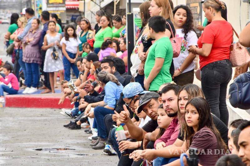 $!Los monclovenses participaron en el festejo cívico.