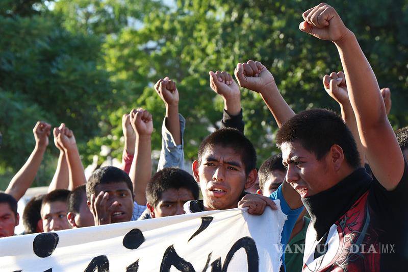 $!Recuerdan en Chicago la desaparición de 43 estudiantes en Ayotzinapa