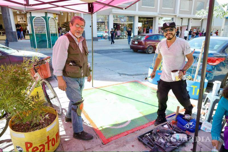 $!Marco Polo Hernández (izq.), explica que la intervención está permitida por la norma federal NOM-004 SEDATU 2023.