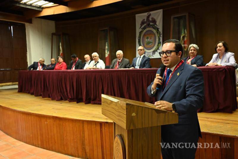 $!Arturo Berrueto encabezó la sesión extraordinaria en la que se entregaron los nombramientos y se tomó protesta a los nuevos integrantes del organismo.