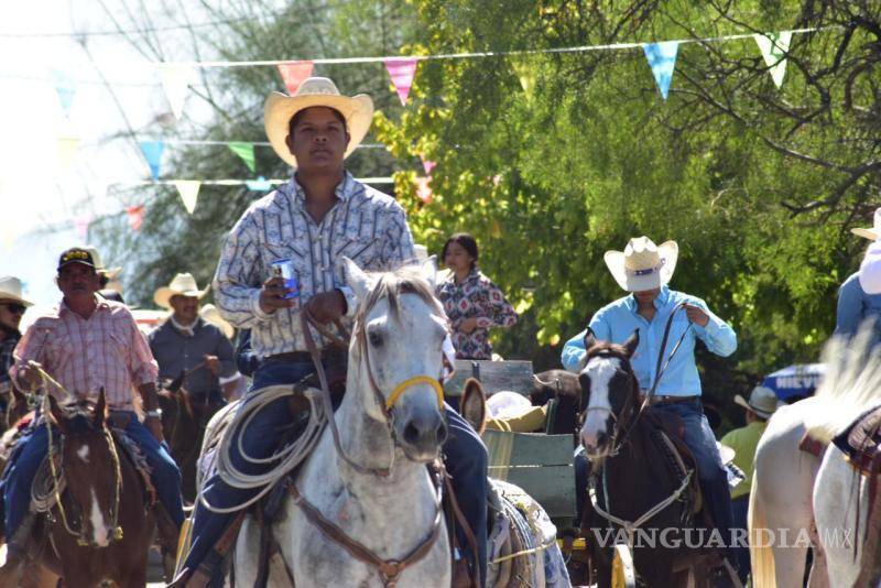 $!Habitantes de cinco ejidos cabalgaron hasta “El Cerrito”, para ser parte de los festejos.