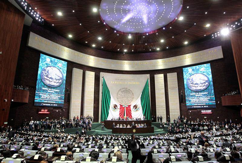 $!Peña Nieto envía informe de gobierno a un Congreso dominado por López Obrador
