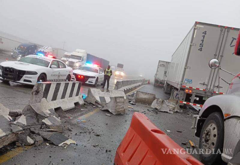 $!Elementos de la Guardia Nacional acudieron al tramo Carbonera-Ojo de la carretera federal 57 para tomar conocimiento de tres accidentes vehiculares registrados durante la mañana de este domingo, ocasionados por las condiciones climatológicas adversas.