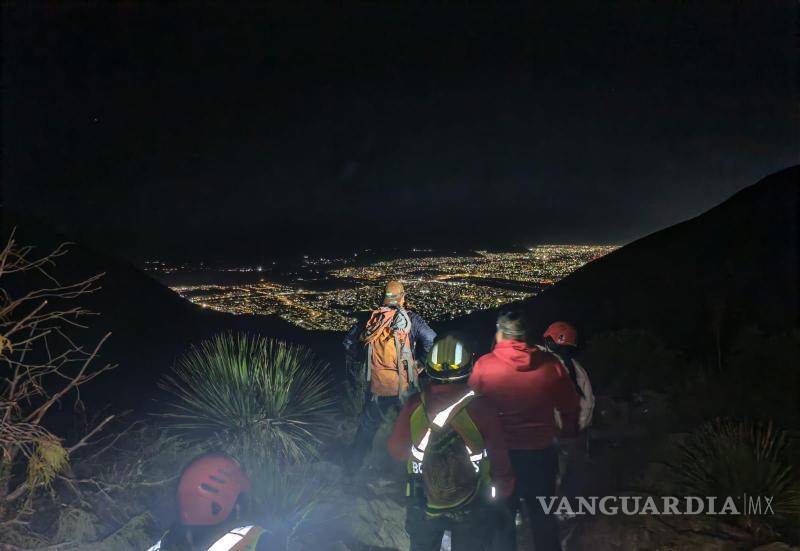 $!Elementos del Cuerpo de Bomberos y del equipo de Rescate Vertical participaron en la búsqueda de las dos mujeres en la Sierra de Zapalinamé.
