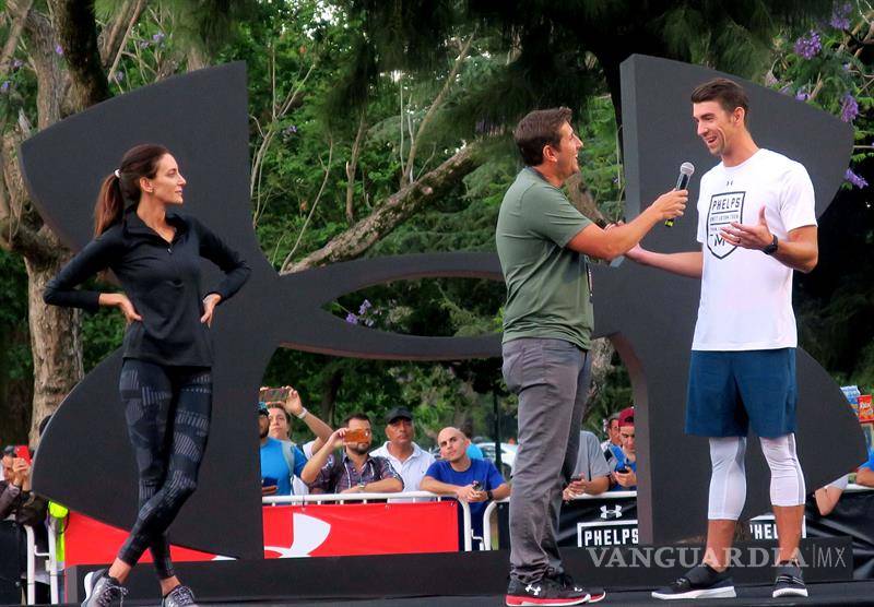 $!Michael Phelps se exhibe durante entrenamiento en visita a Buenos Aires