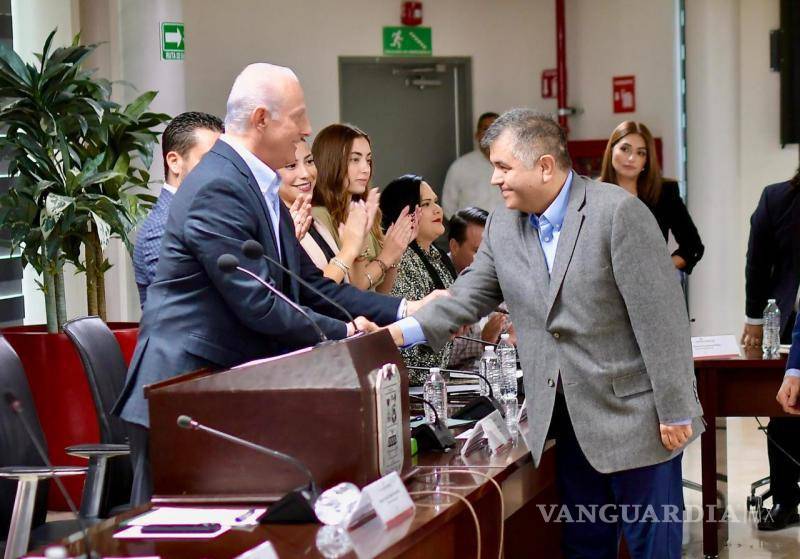 $!Román Alberto Cepeda tomó protesta a los titulares de la Contraloría, Secretaría del Ayuntamiento y Tesorería.