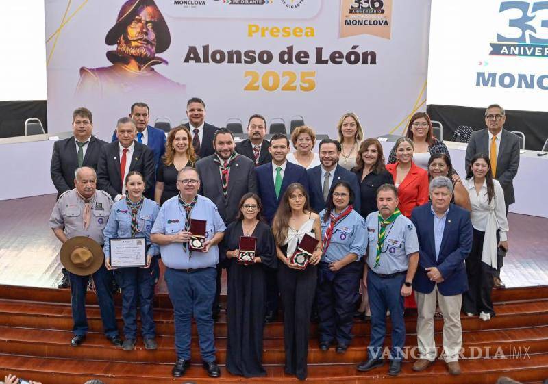 $!La presea Alonso de León fue entregada en presencia de autoridades municipales, estatales y federales.