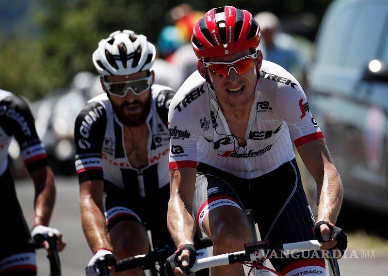 $!A pesar del susto, Froome mantiene el maillot amarillo