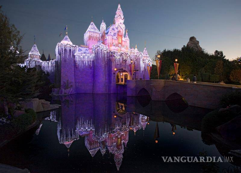 $!Disneyland abre en California su multicultural temporada navideña