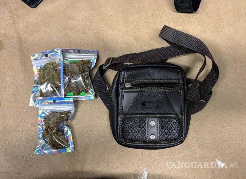 $!Vinculan a cuatro tras ser sorprendidos con más de 2 kilos de cristal, en Nuevo León