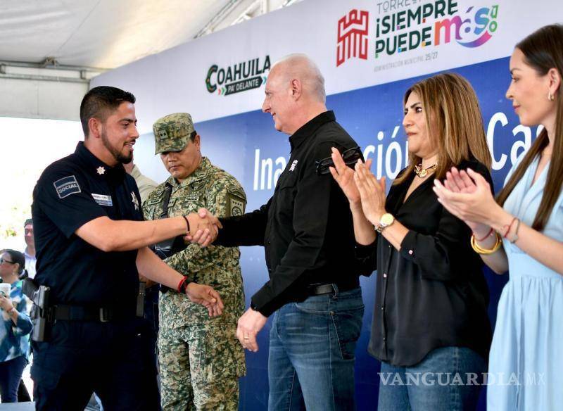 $!Autoridades municipales y ciudadanos celebran la apertura de un nuevo espacio de vigilancia comunitaria.