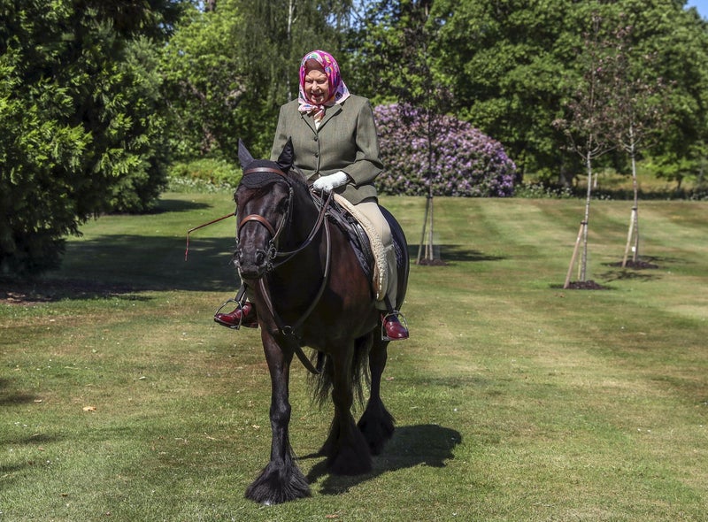 $!¡Larga vida a la Reina Isabel II! Así ha sido la vida de la monarca a través de los años