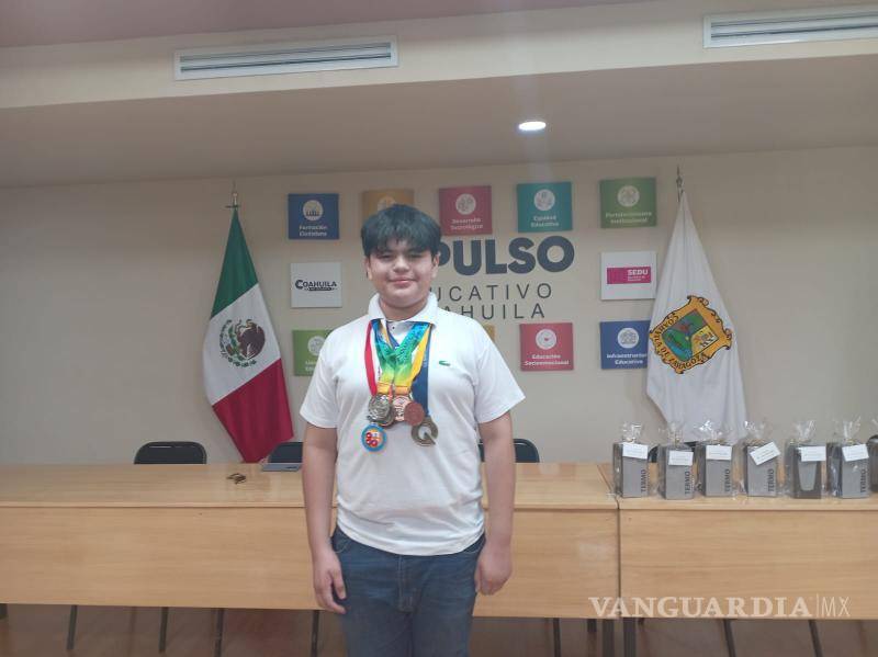 $!Luis Fabián, de Torreón, acumula medallas nacionales e internacionales que respaldan su participación en la Olimpiada Nacional de Matemáticas.