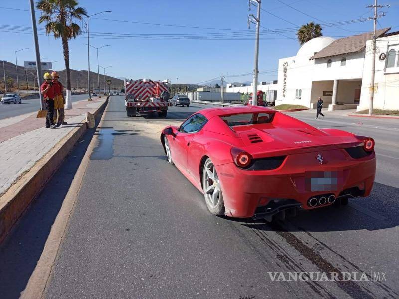 $!El accidente obstruyó uno de los carriles del bulevar Miguel Ramos Arizpe, generando congestión vial.