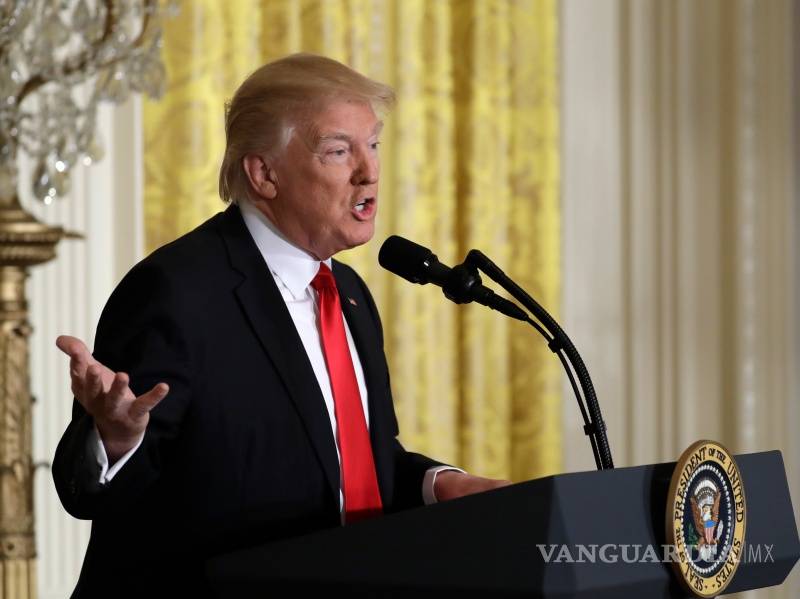 Trump atribuye récords en Wall Street a la "confianza" en su mandato