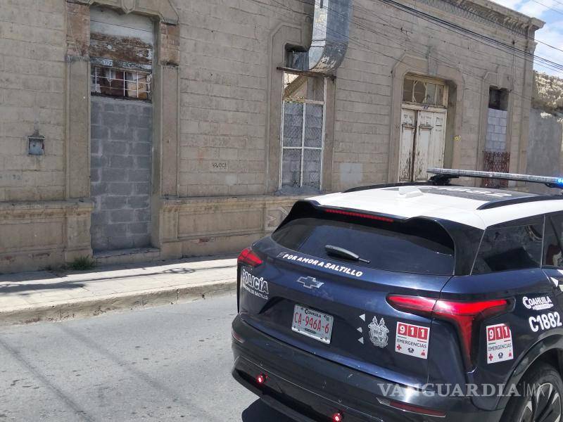 $!Vecinos expresaron preocupación por los riesgos y malos olores en viviendas abandonadas.